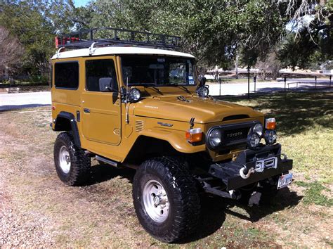 toyota land cruiser jeep.